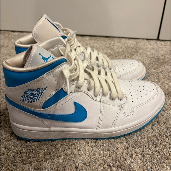 Woman’s size 9 unc Jordans - Picture 1 of 4